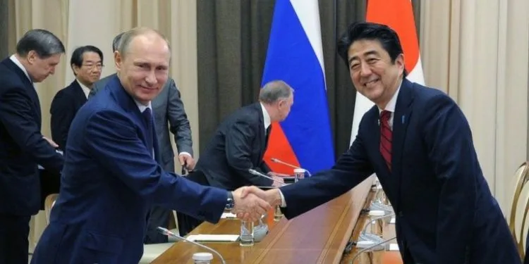 Vladimir Putin dan Shinzo Abe (Foto: asiatoday.id)