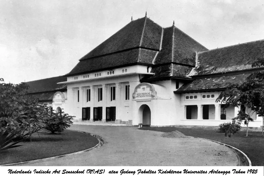 Nederlands Indische Art Sensschool (NIAS) atau gedung Fakultas Kedokteran Universitas Airlangga tahun 1925