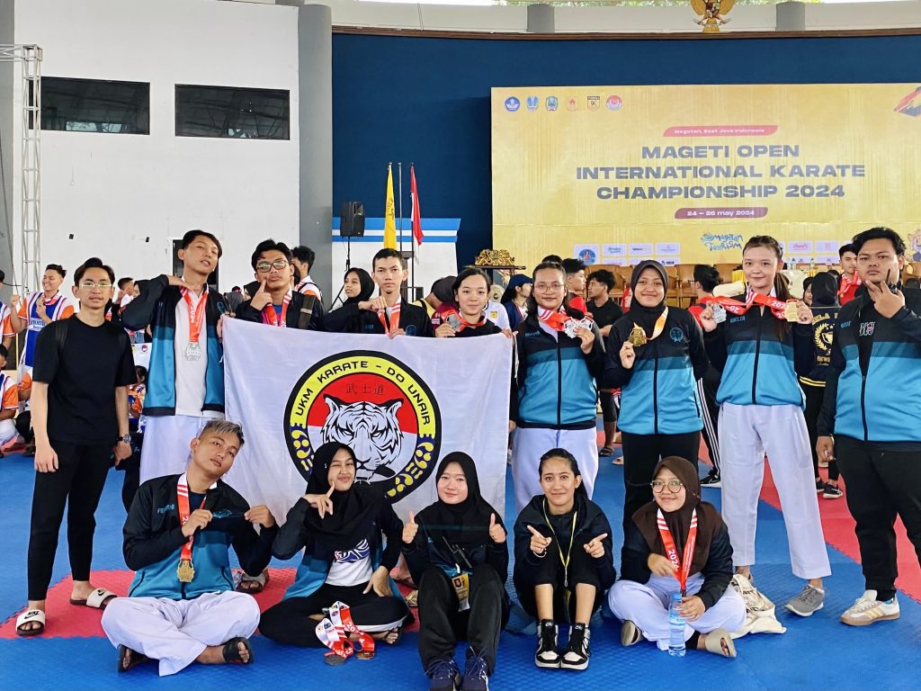 Para Kontingen UKM Karate DO UNAIR yang berhasil meraih 13 medali pada Megati International Karate Open Championship 2024 di Magetan. (Foto: Tim UKM Karate)