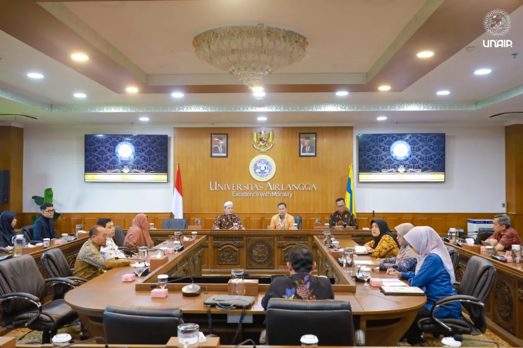 Kunjungan Benchmark Universitas Maritim Raja Ali Haji (UMRAH) ke Universitas Airlangga pada Senin (06/05/2024). (Foto: PKIP UNAIR).
