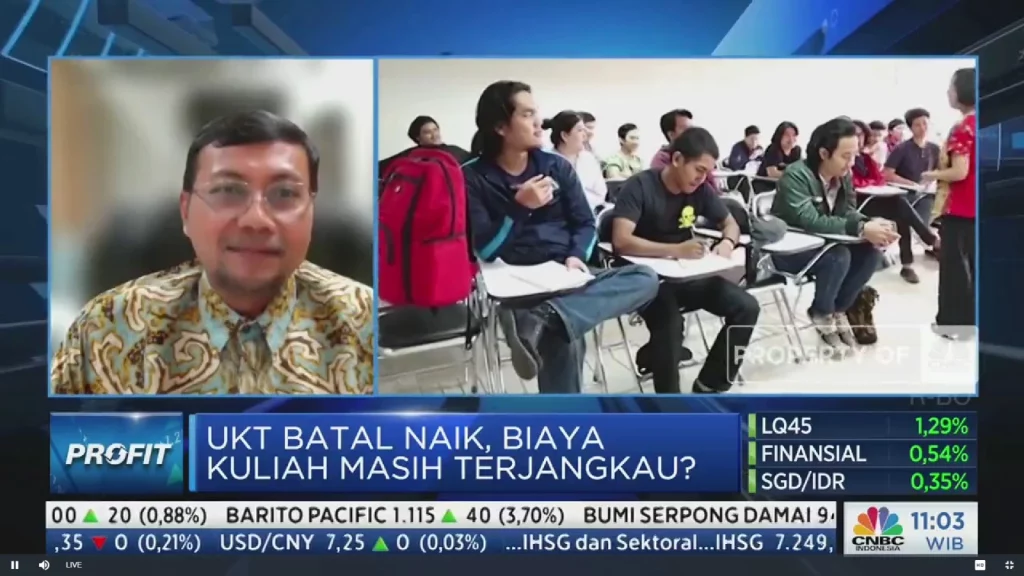 Direktur Keuangan Universitas Airlangga (UNAIR) Dr Ardianto SE MSi Ak CMA CA saat berbicara di CNBC pada Selasa (28/5/2024) pukul 11.25 WIB. (Foto: PKIP UNAIR)