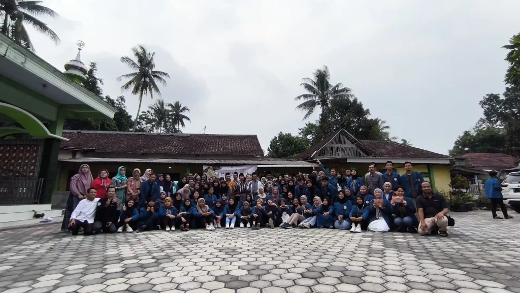 Mahasiswa BASASINDO peserta PKL folklor dan analisis wacana (Foto: Istimewa)