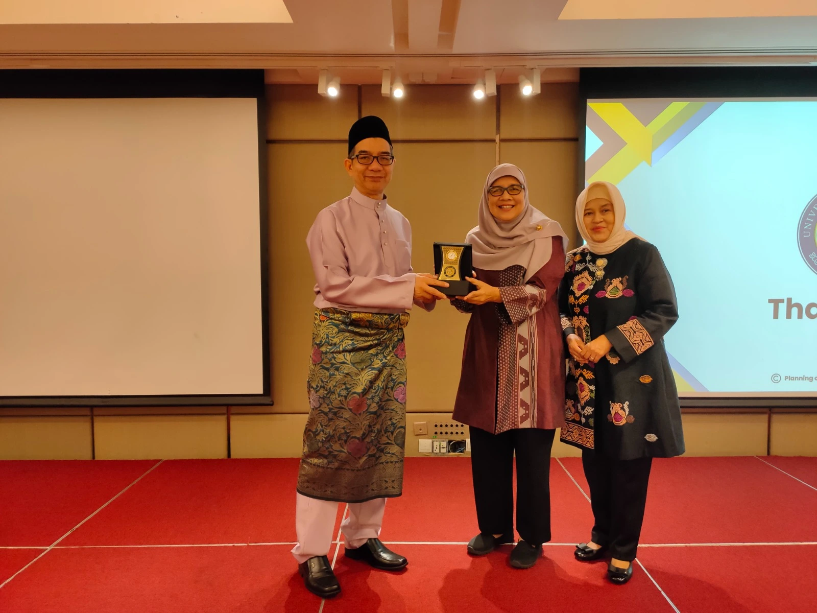 IKA Alumni, Vice Rector for RICD, and the Head of DPKKA UNAIR at the Malaysia Alumni Gathering (Photo: By courtesy)