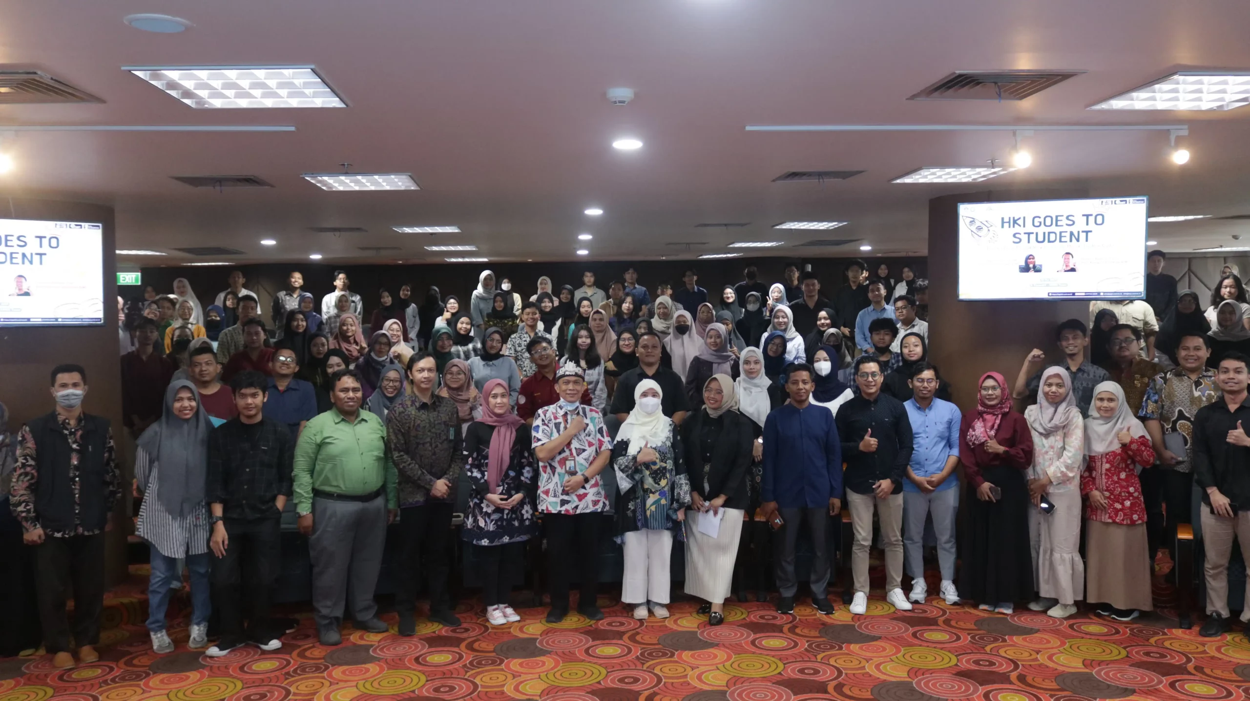 Seluruh peserta dan Pemateri HKI Goes To Student dalam sesi foto bersama (Foto: Istimewa)