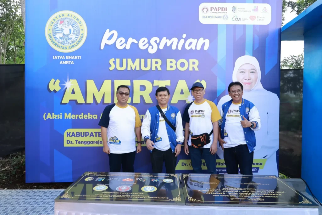 Peresmian sumur bor Desa Tenggarejo, Tulungagung, oleh IKA IPD UNAIR, PAPDI, IKA UNAIR Tulungagung (Foto: Imam Ariadi)