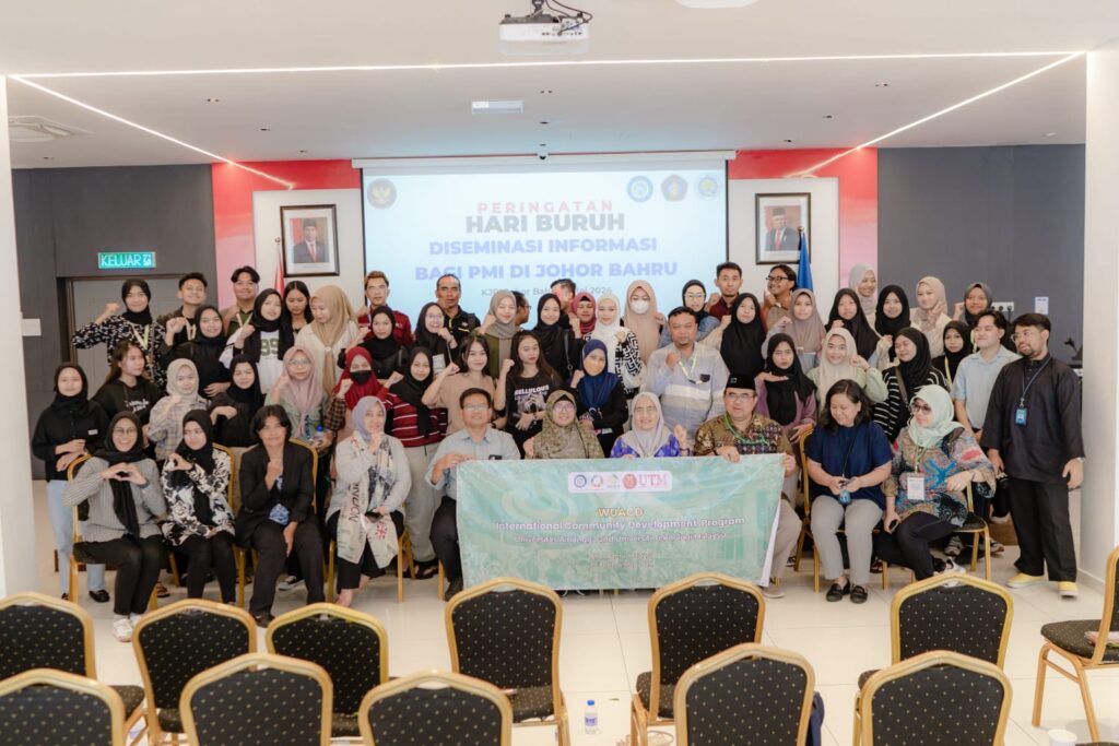 UNAIR students during international community service in Malaysia (Photo: FISIP UNAIR)