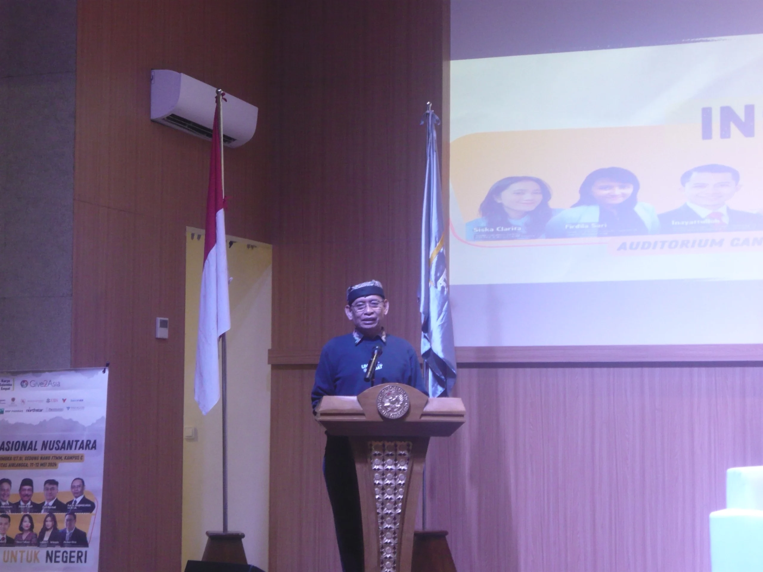 The Rector of Universitas Airlangga, Prof Dr Moh Nasih SE MT Ak, delivers a speech at the KSE national seminar, Saturday, (11/5/2024) at the Candradimuka Auditorium, Nano Building, Faculty of Advanced Technology and Multidiscipline (FTMM), MERR-C Campus, Universitas Airlangga . (Photo: By Courtesy).