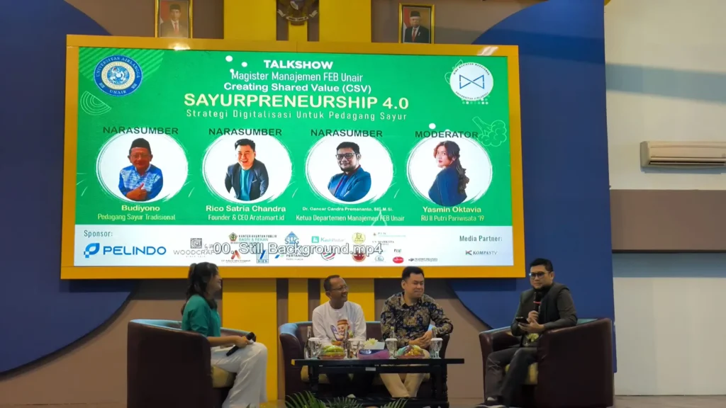 Yasmin Oktavia (moderator), Budiyono (speaker), Rico Satria Chandra (speaker), Dr Gancar Candra Premananto SE MSi (speaker) discuss digitalization strategies for vegetable sellers in Sayurpreneurship 4.0 (Photo: Adif)