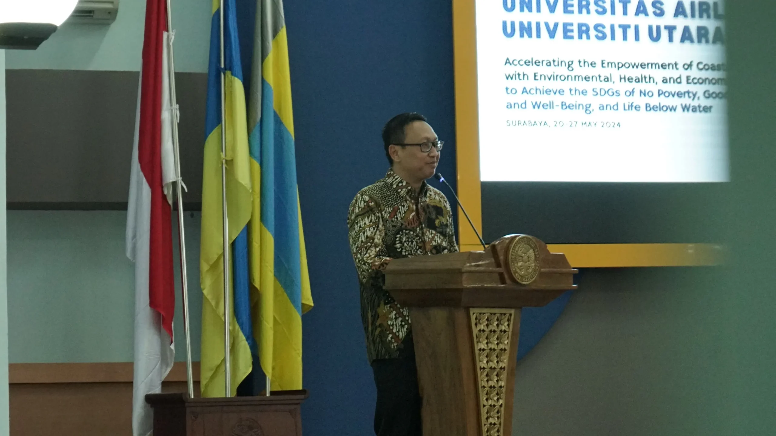 Noven Suprayogi SE MSi Ak, Head of Organizing Committee for Airlangga Summer Course 2024, during the opening ceremony. (Photo: PKIP UNAIR)