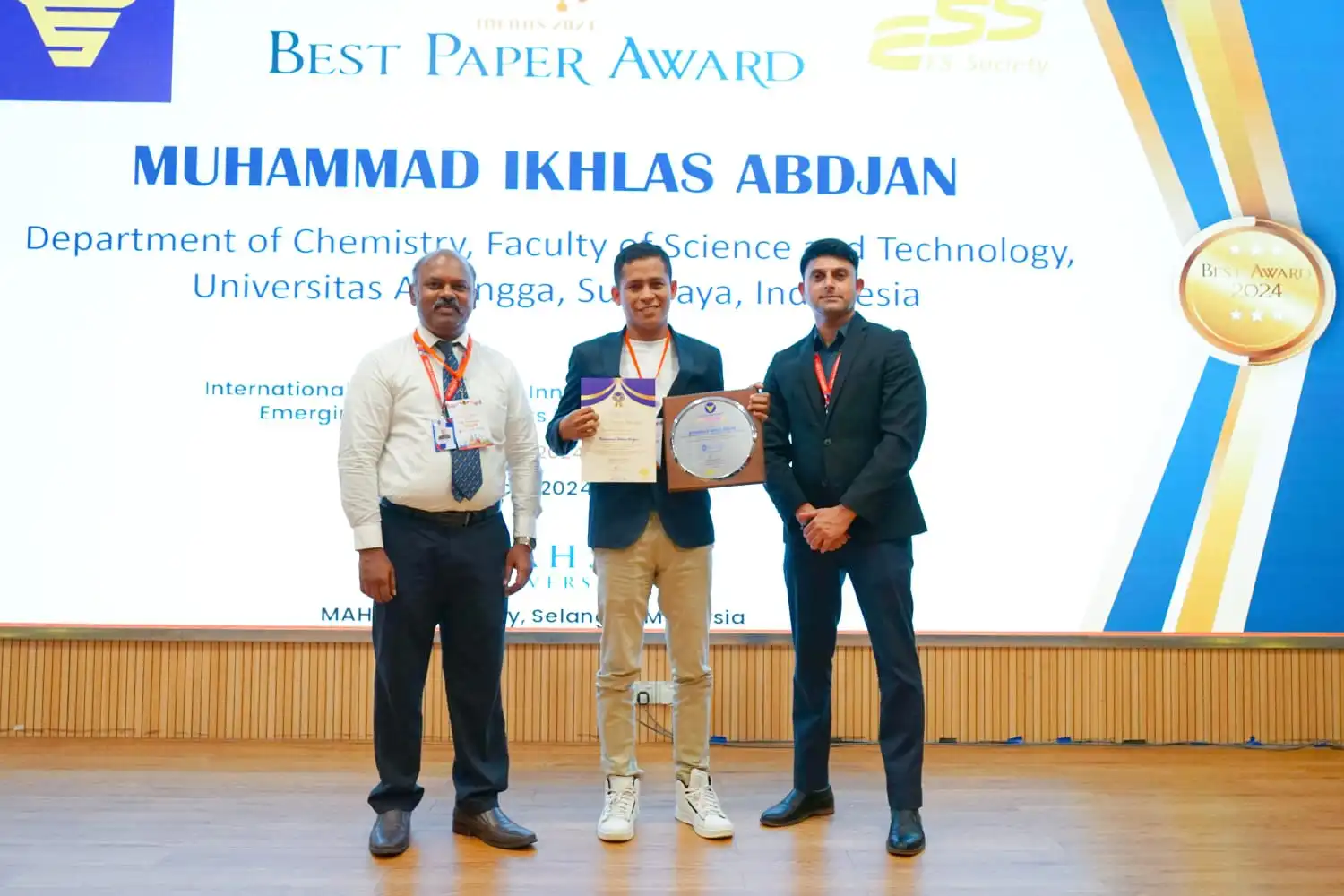 UNAIR researcher receives award for potential cancer cell inhibitor discovery
