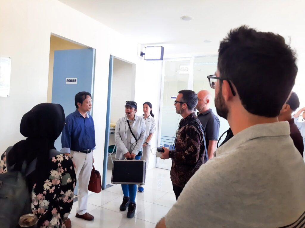 The Indonesia Australia Red Meat and Cattle Partnership (RMCP), the Australian Consulate General, the Ministry of Industry, and the Ministry of Economy visited Universitas Airlangga (UNAIR) Teaching Veterinary Hospital (RSHP) on Thursday (May 30, 2024). (Photo: Icha Nur Imami Puspita)