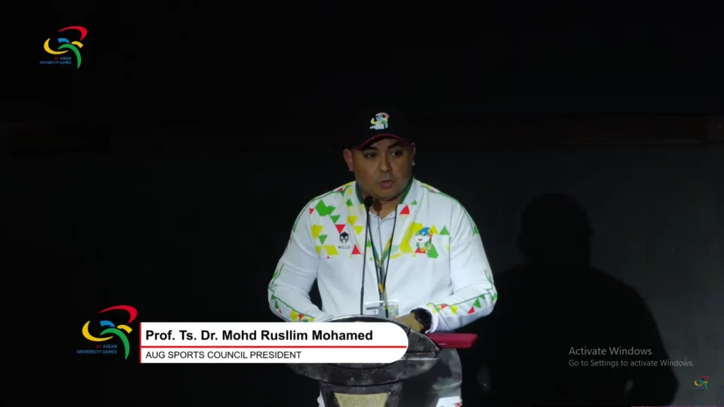 Prof Ts Dr Mohd Rusllim Mohamed saat menghadiri Pembukaan ASEAN University Games 2024 pada Selasa (25/6/2024) di Universitas Negeri Surabaya. (Foto: SS Youtube)