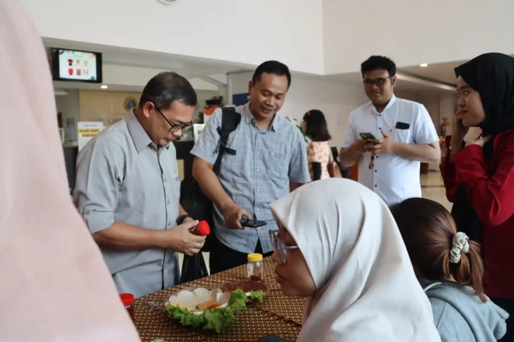 Keterlibatan mahasiswa Ilmu Sejarah dan dosen dalam Expo Histopreneurship (Foto: Istimewa)