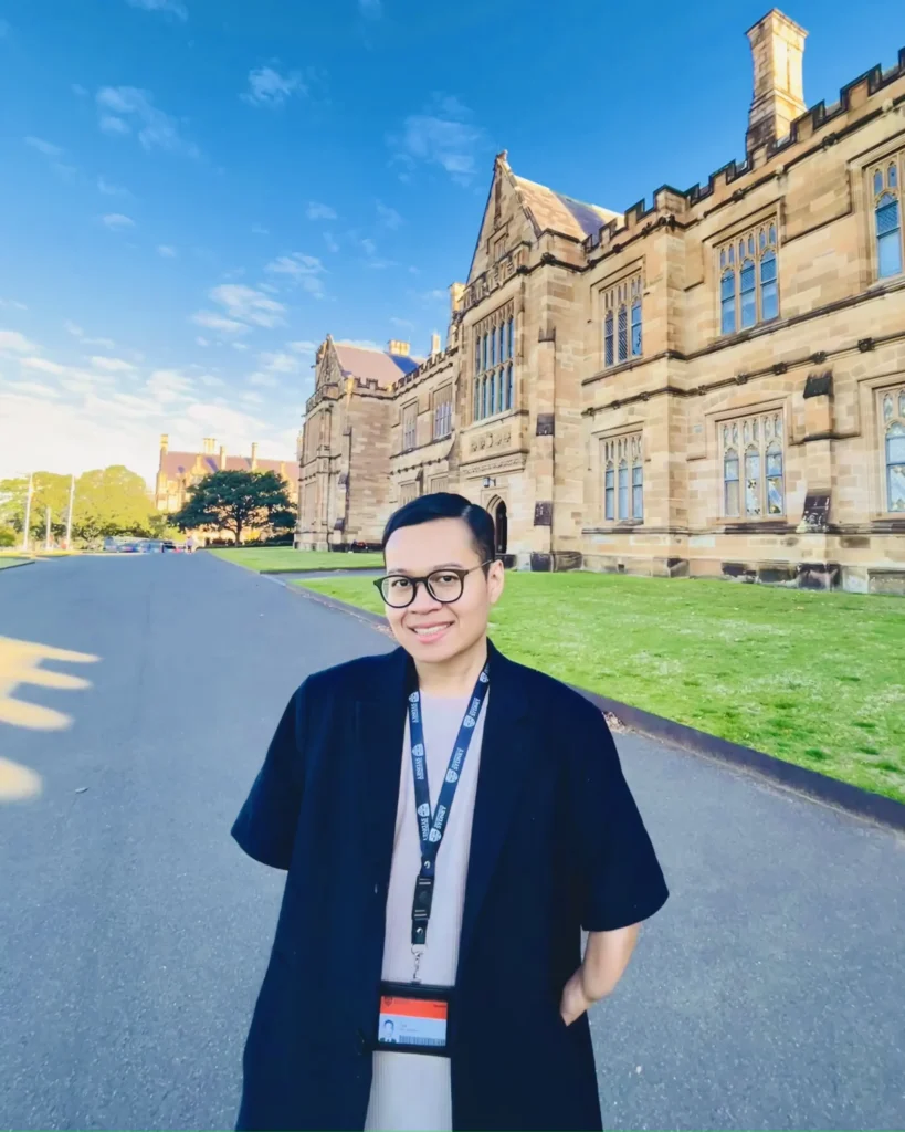 Profil Umar Syaroni, alumnus program studi Magister Media dan Komunikasi, Fakultas Ilmu Sosial dan Ilmu Politik (FISIP), Universitas Airlangga (UNAIR), penerima beasiswa LPDP Australia (Foto: Dok. Narasumber)