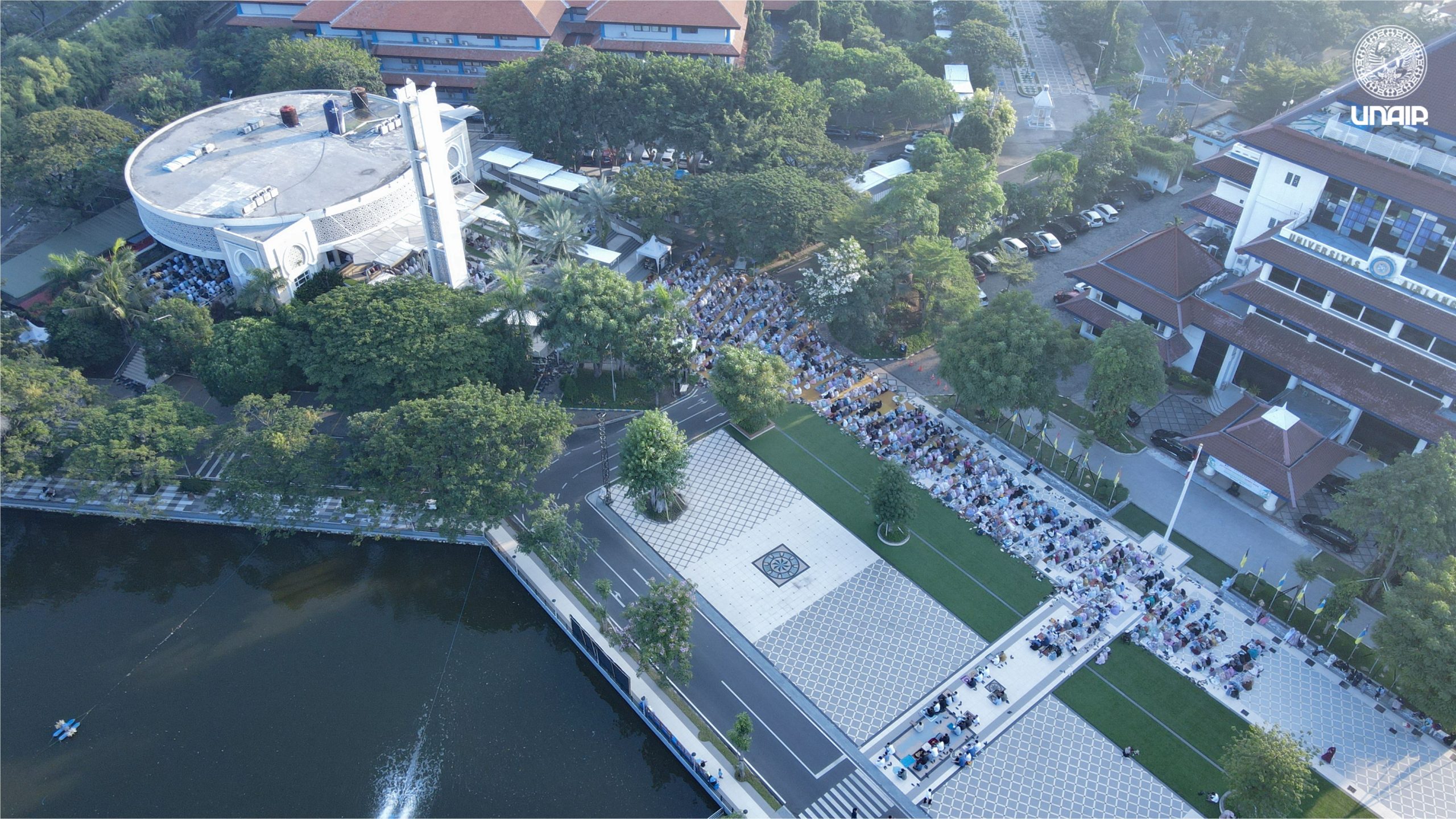 Suasana Salat Idul Adha 1445 H di UNAIR, Kampus MERR-C (17/06/2024).