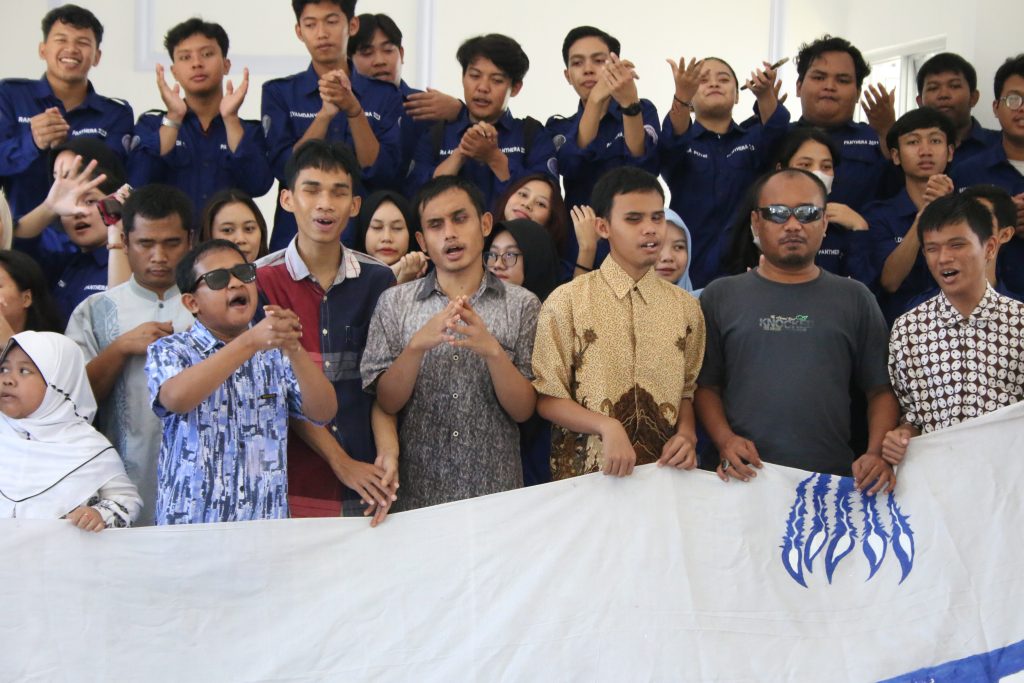 Mahasiswa Kedokteran Hewan FIKKIA Berbagi Keceriaan Bersama Difabel SLB YKPTI (1/6/2024) Sumber: (Fathur Rachman Hakim)
