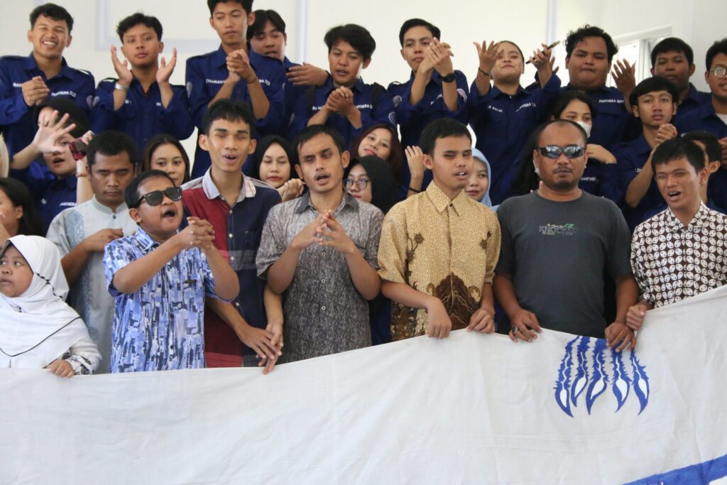 Mahasiswa Kedokteran Hewan FIKKIA Berbagi Keceriaan Bersama Difabel SLB YKPTI (1/6/2024) Sumber: (Fathur Rachman Hakim)