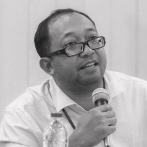 Dosen Ilmu Komunikasi FISIP UNAIR Igak Satrya Wibawa Ssos MCA PhD memberikan tanggapanya terkait film horor yang memiliki banyak peminat. (Foto: FISIP UNAIR)