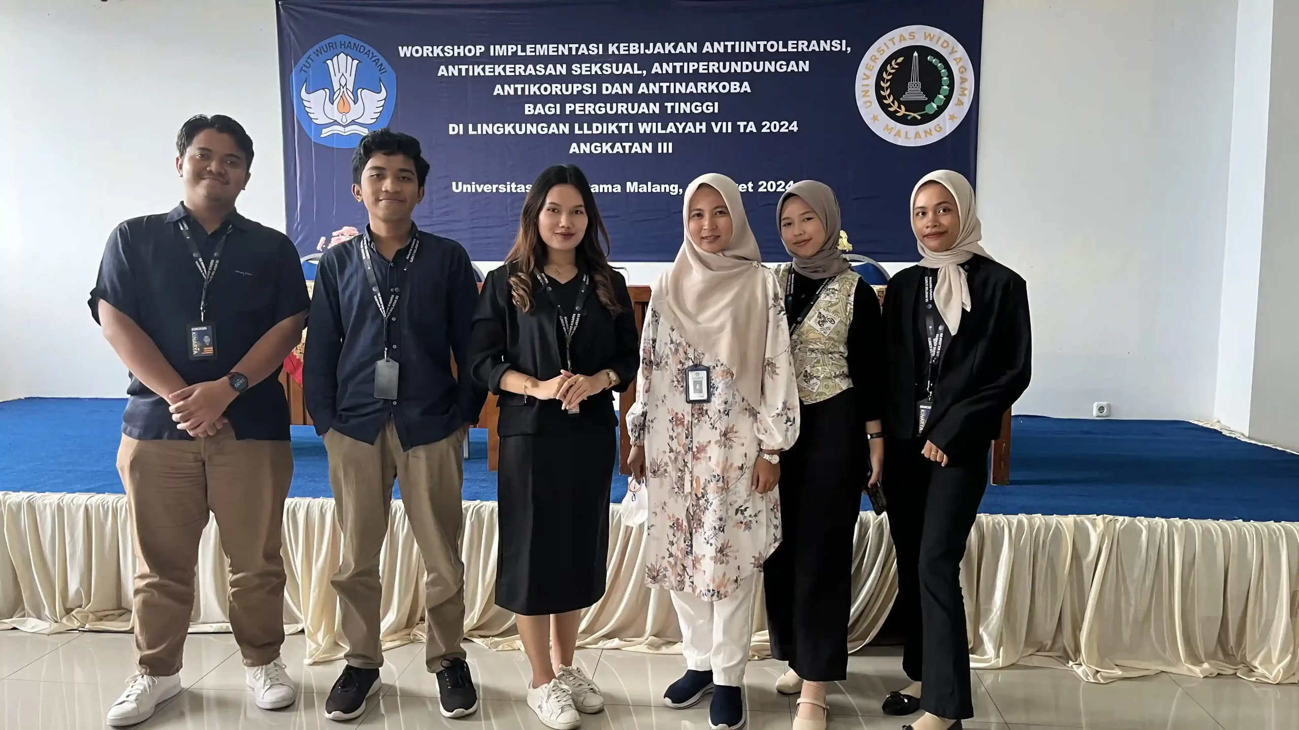 Mahardhika (kiri) dan Tim Saat Sosialisasi di Universitas Widyagama Malang (Foto: Dok narasumber)
