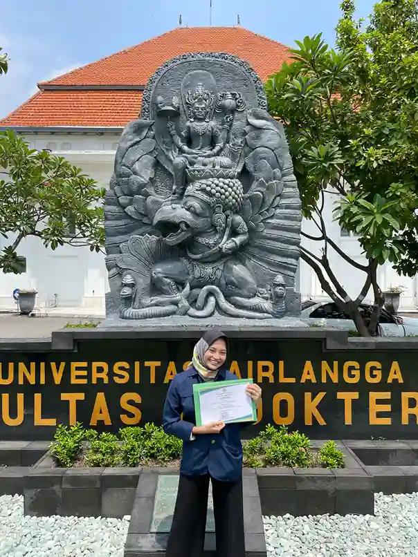 Annisa becomes an outstanding student at the Faculty of Medicine, Universitas Airlangga 2021 (Photo: By courtesy)
