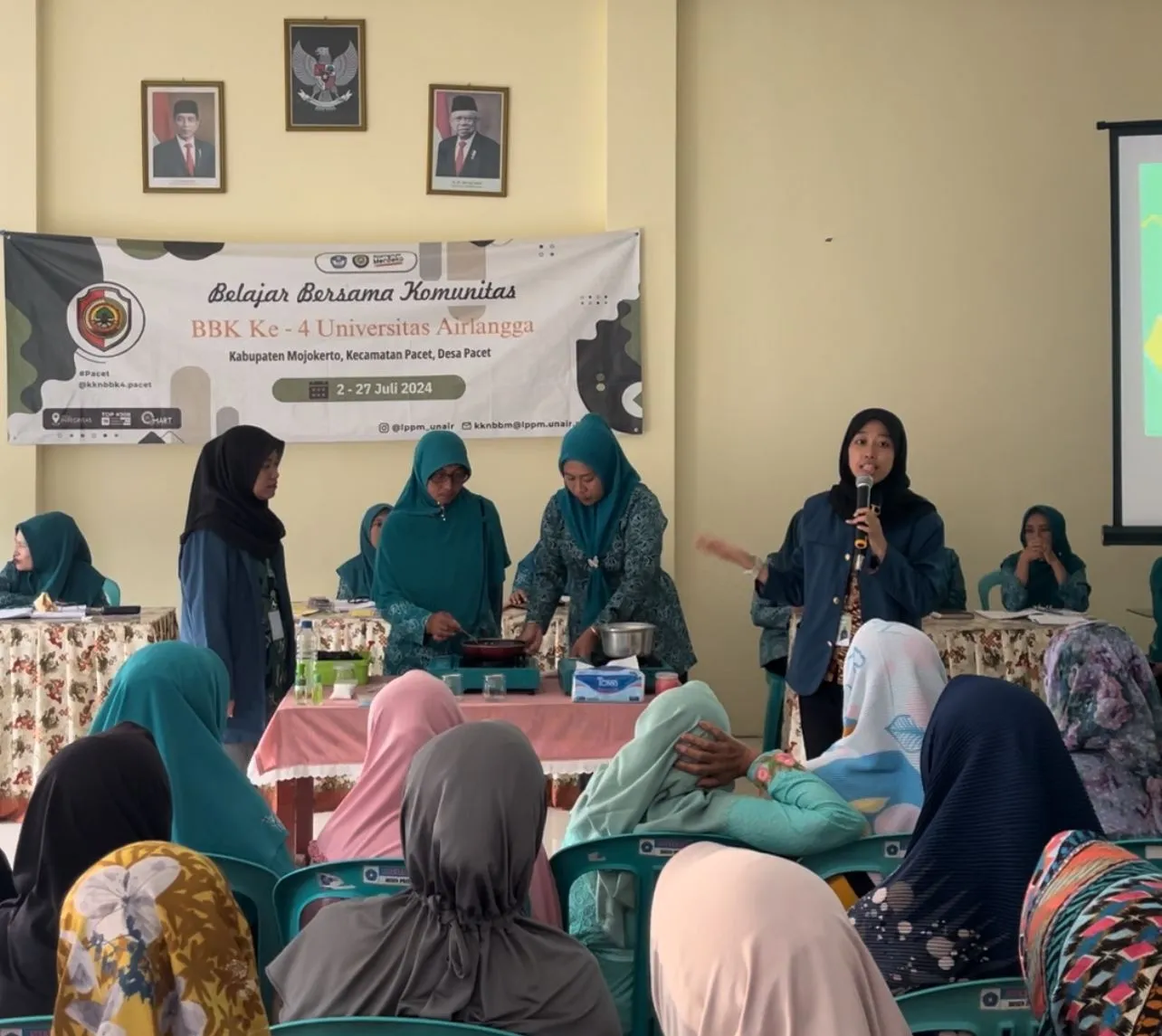 Kegiatan Workshop Pemanfaatan Limbah Minyak Jelantah sebagai Bahan Lilin Aromaterapi Di Desa Pacet. (Foto: Istimewa)