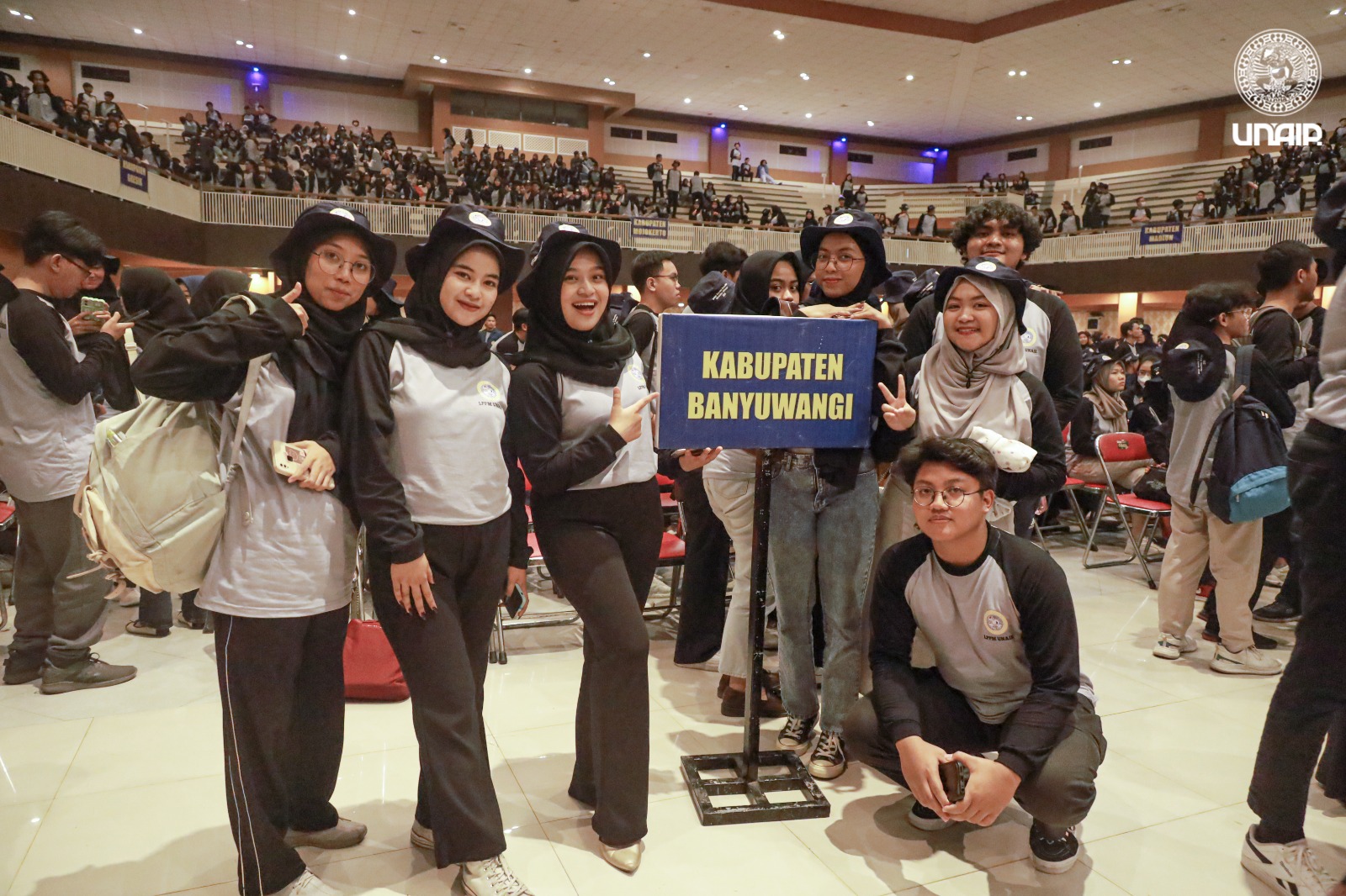 Rektor UNAIR Ajak Mahasiswa KKN Berkomitmen Entaskan Kemiskinan di Indonesia