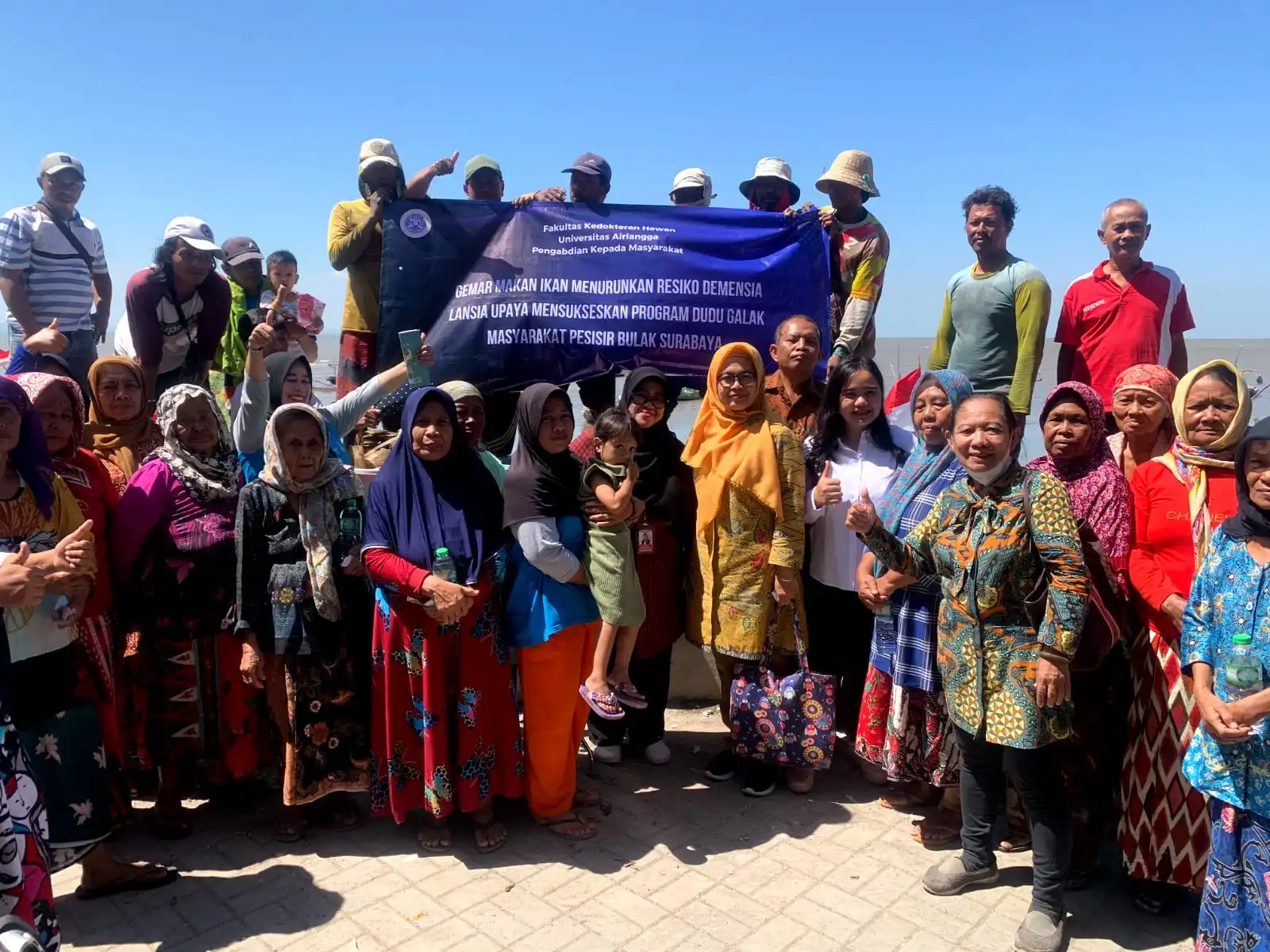 Pengmas FKH bersama lansia di Kecamatan Bulak (Foto: Istimewa)