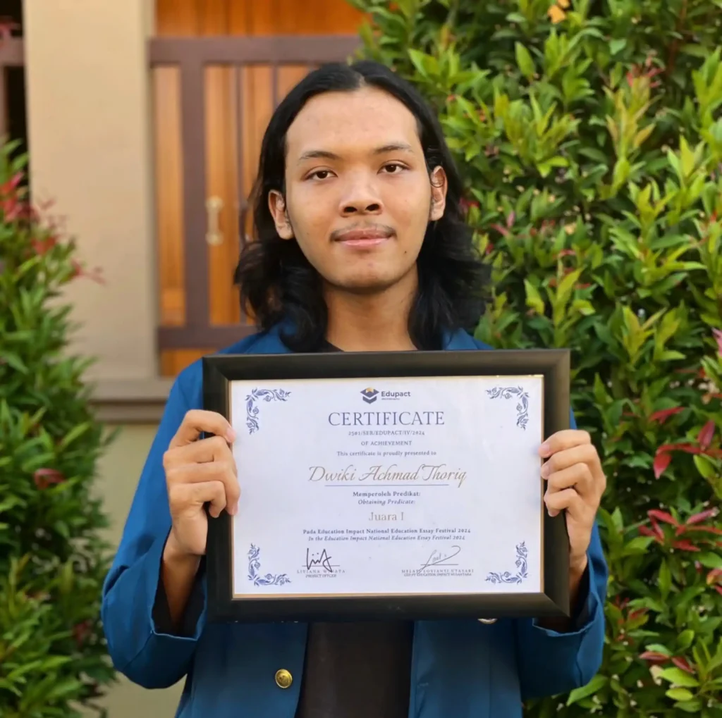 Dwiki Achmad Thoriq, Mahasiswa Fakultas Ilmu Budaya Angkatan 2021 Meraih Juara 1 NES-Fest 2024 (Foto: Dok. Narasumber)