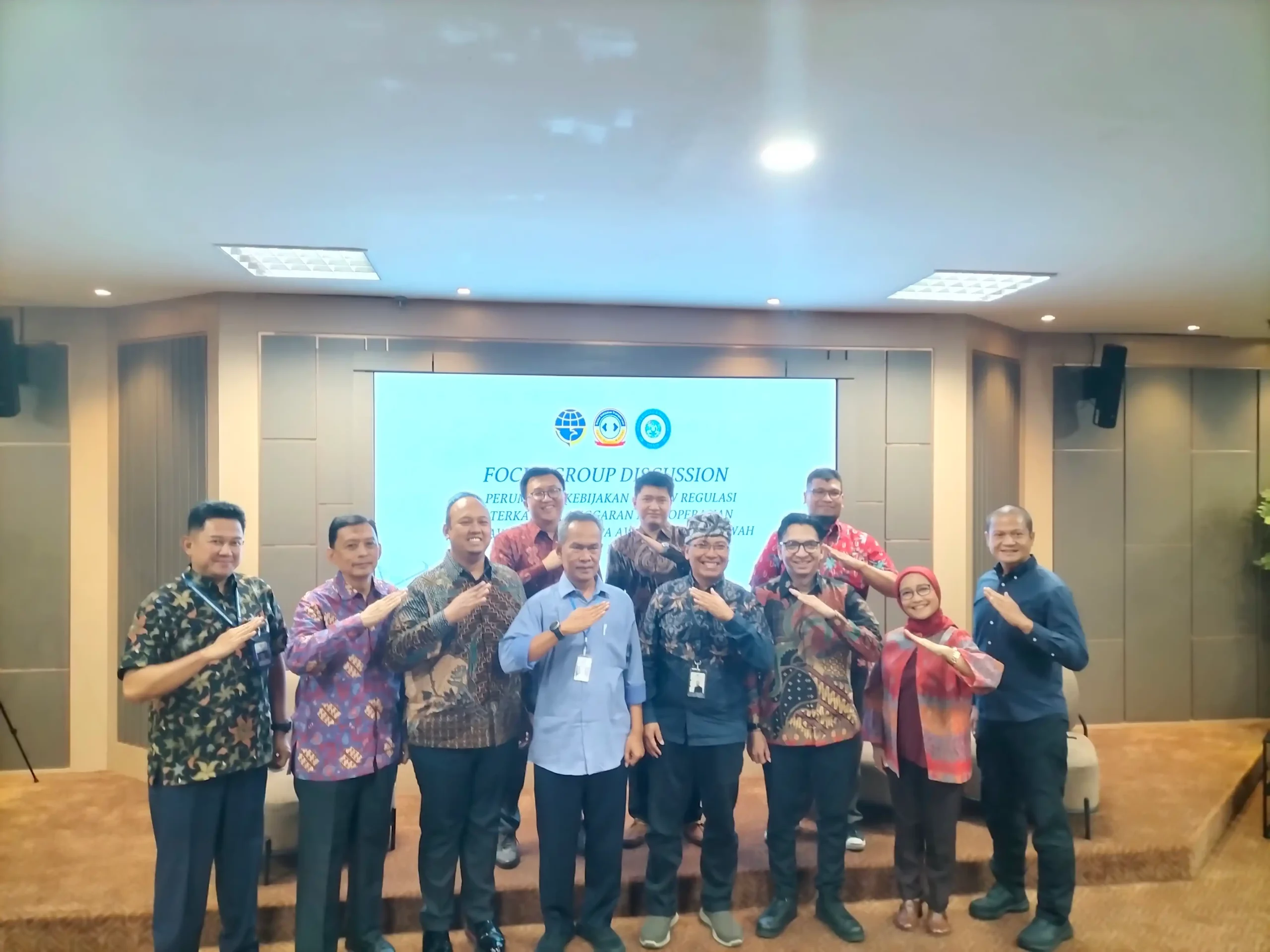 Tim Peneliti UNAIR dengan Kementerian Perhubungan RI dalam pembahasan regulasi PUTA (Foto: Istimewa)