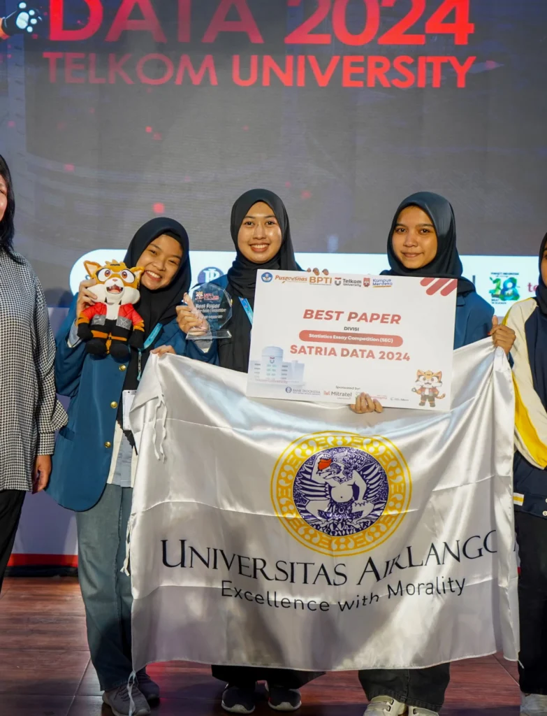 Nafisahika, Aqila, dan Fatma Berhasil Meraih Juara Best Paper Pada Kompetisi Satria Data (1/8/2024) (Sumber: Nafisahika Putri Herra)