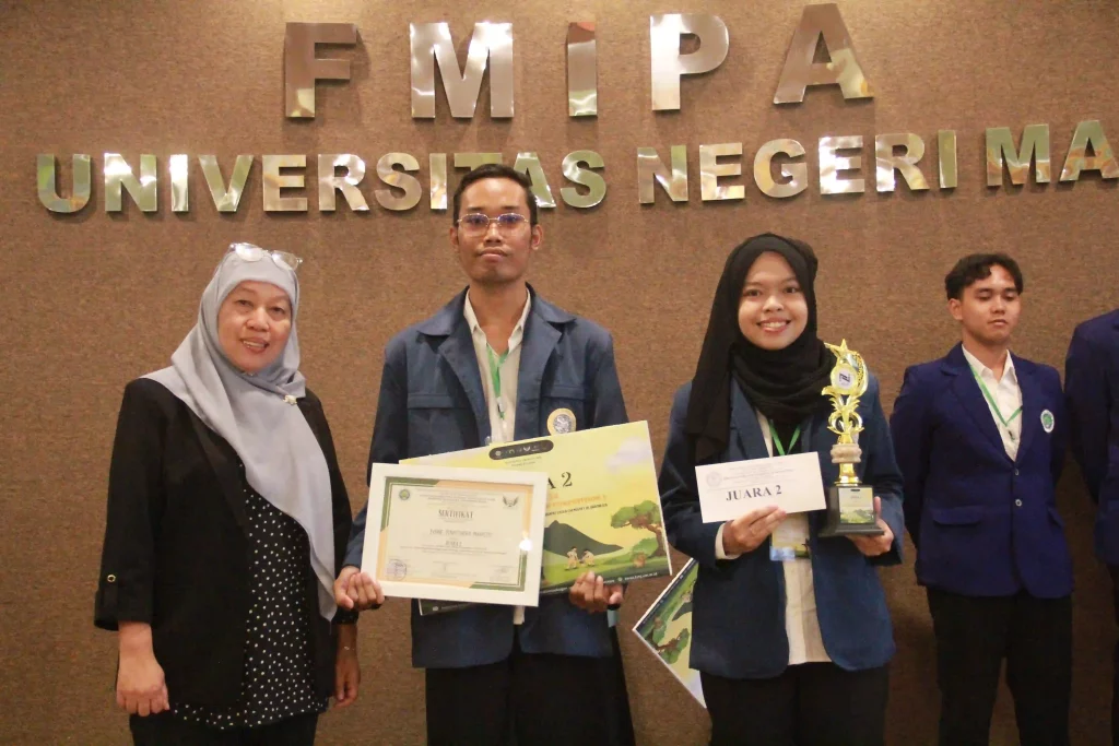 Tim Ivone mendapatkan juara 2 dalam lomba NEON yang diadakan di Universitas Negeri Malang (Foto: Istimewa)