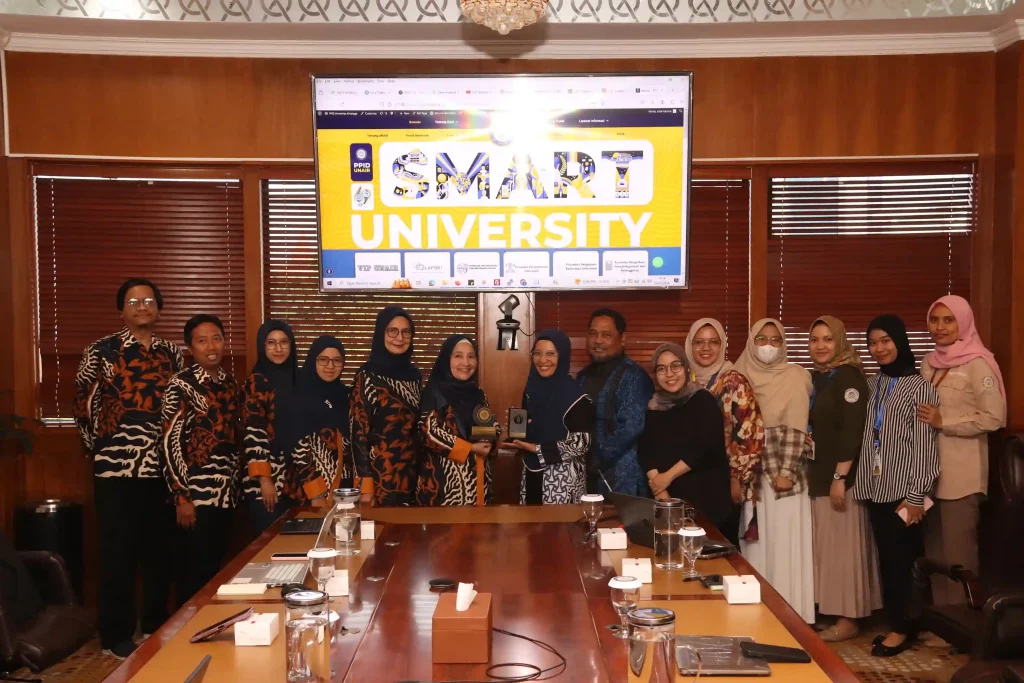 Sesi foto Bersama PPID UNAIR dan PPID UB (Foto: Istimewa)