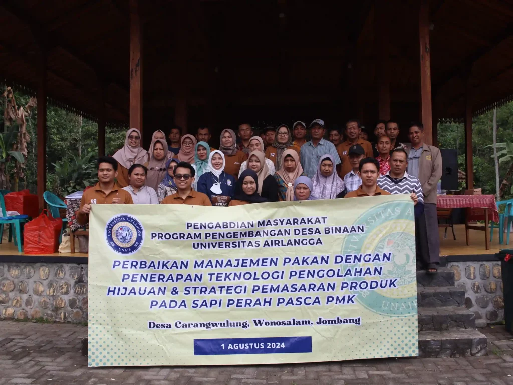 The FKH Community Service Team in Carangwulung Village, Wonosalam, Jombang (Photo: Ragil Kukuh Imanto)