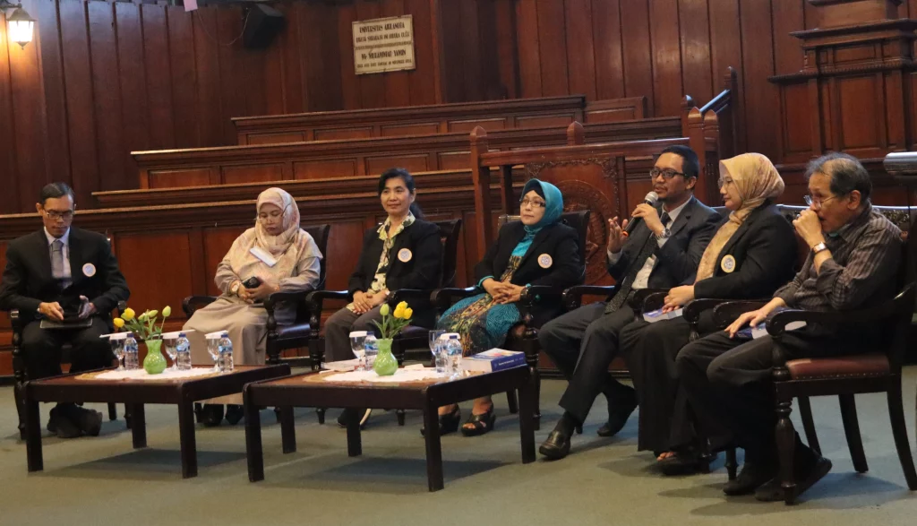 Kegiatan Peluncuran dan Bedah Buku Kedokteran di Aula FK UNAIR pada Selasa (6/8/2024). (Foto: Istimewa)