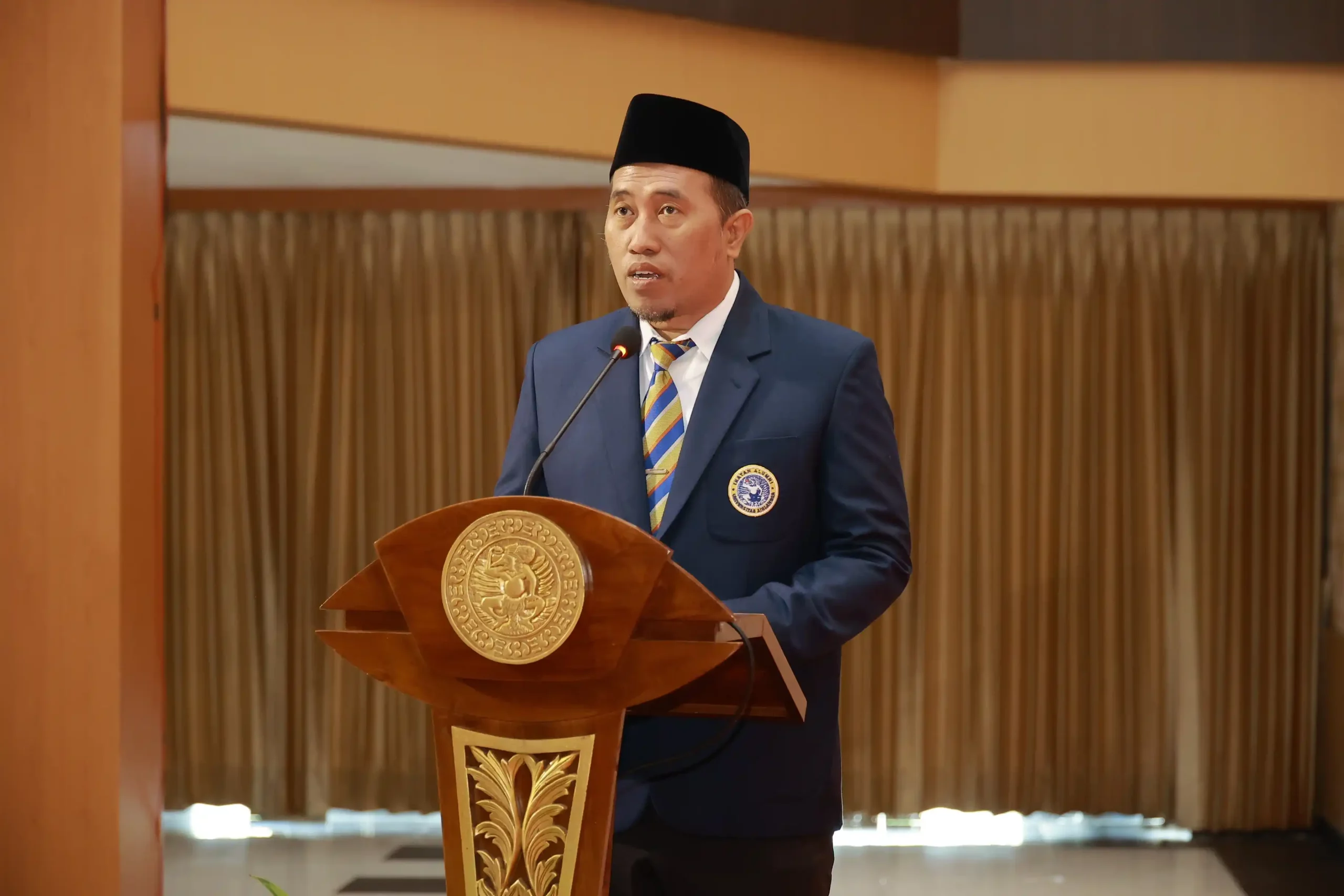 dr Moch Jasin M Kes selaku ketua Ikatan Alumni Pimpinan Cabang Bondowoso (Foto: PKIP UNAIR)