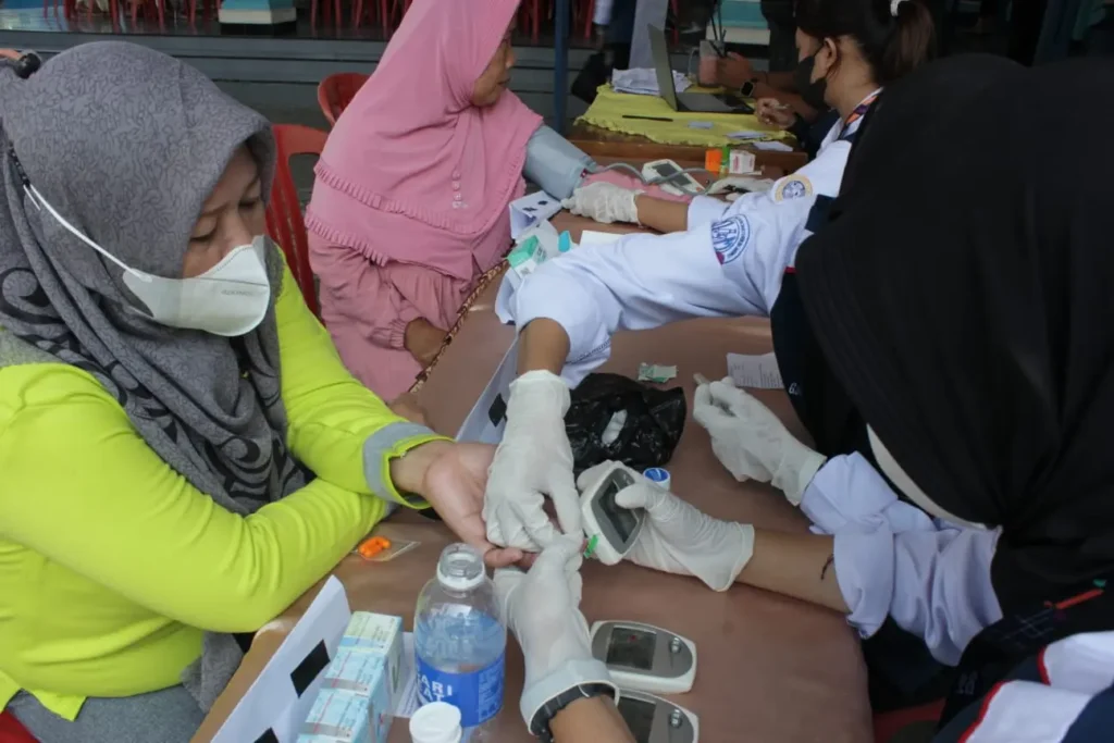 Free health screenings for residents of Manduro Village, Mojokerto, Monday (July 15, 2024) (Photo: By courtesy)