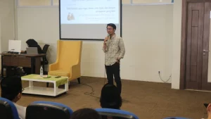 Muhammad Falah El Fahmi S Stat selaku Ketua UKMKI 39 ketika menyampaikan materi Urgensi Dakwah dalam TECHNO pada Minggu (22/9/2024) (Foto: TECHNO ATOM)