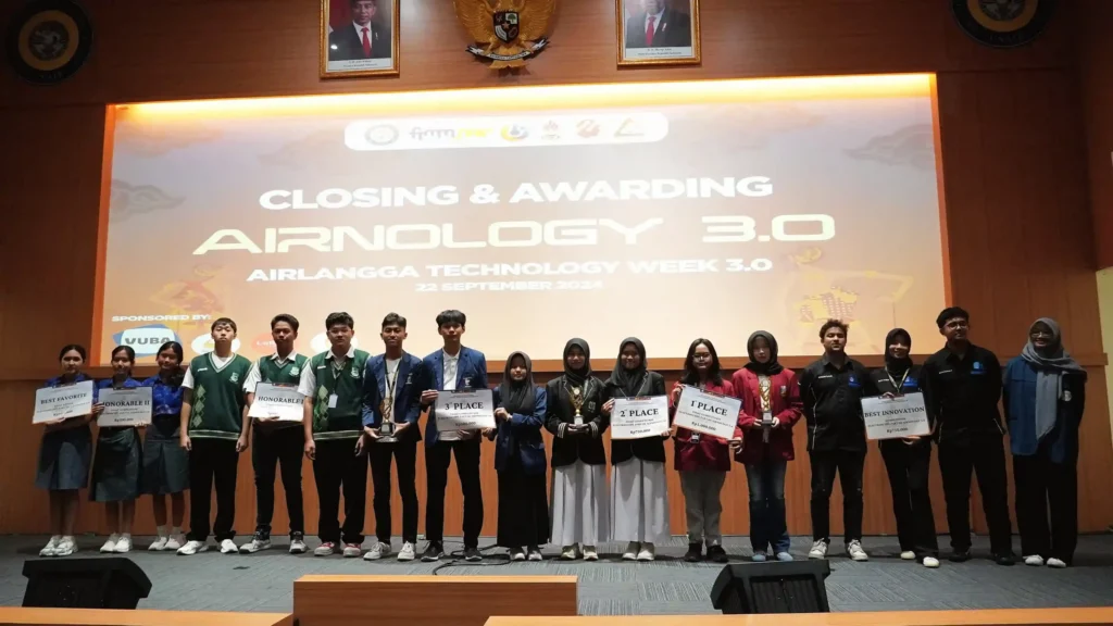 Penyerahan Hadiah Kepada Pemenang Lomba Essay Elestroscope, Bagian dari Airnology 3.0 pada Minggu (22/9/2024) (Foto: Airnology 3.0)