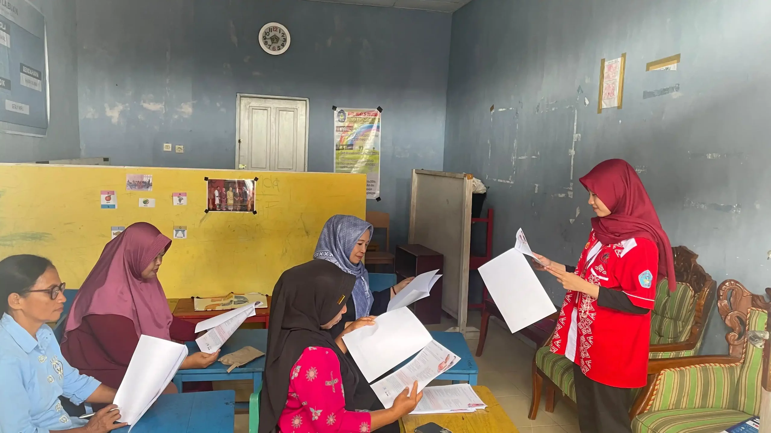Anggi saat menjalankan salah satu proker KKN Kebangsaan (Foto: Dok. Pribadi)