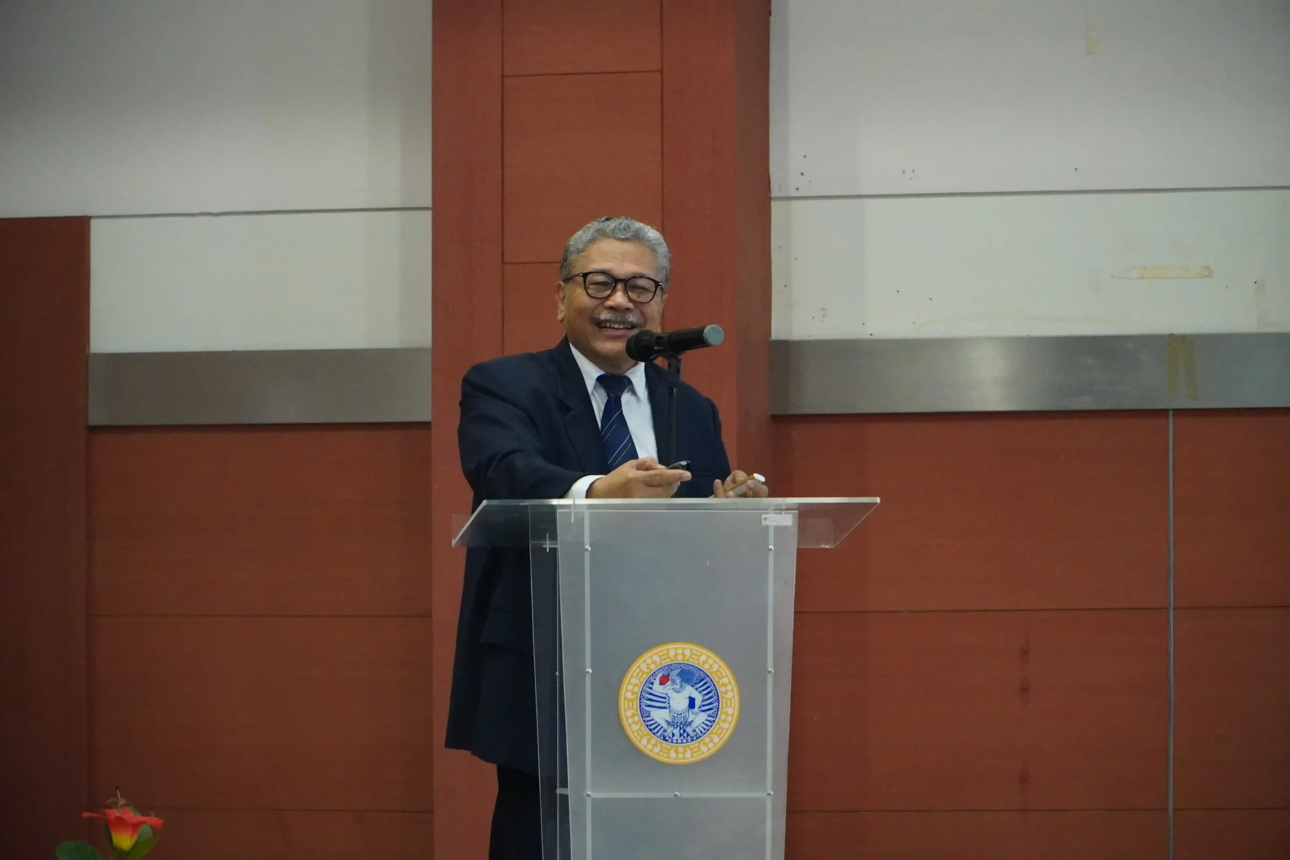 Pemaparan Keunggulan RS Universitas Airlangga oleh Direktur Utama RSUA, Prof Dr Nasronudin dr SpPD K-PTI FINASIM (Foto: Istimewa)