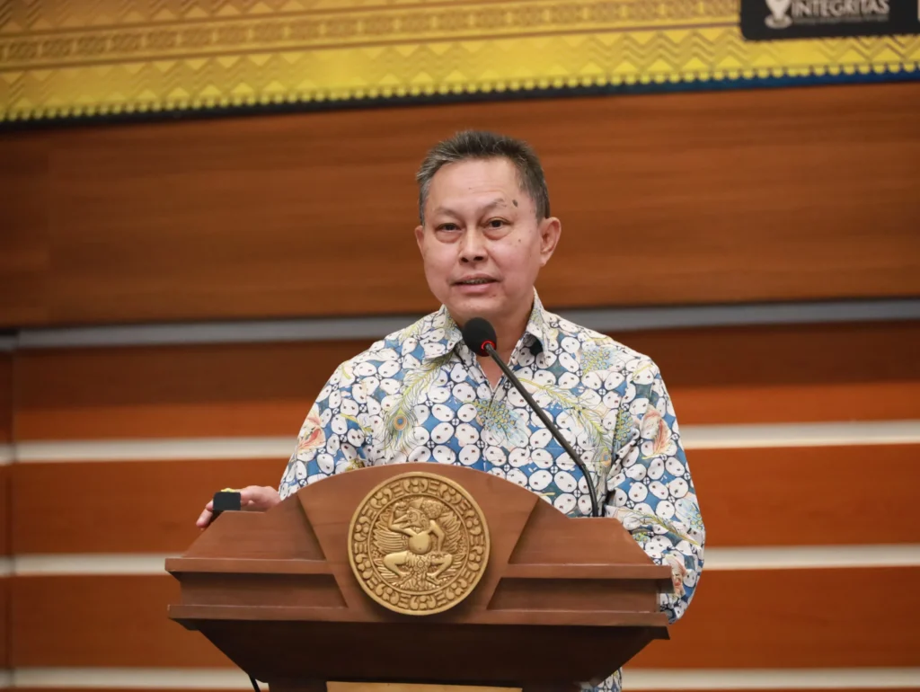 Prof Dr Bambang Sektiari Lukiswanto DEW Drh, Wakil Rektor Bidang Akademik, Kemahasiswaan, dan Alumni (AMA) UNAIR (Foto: PKIP)