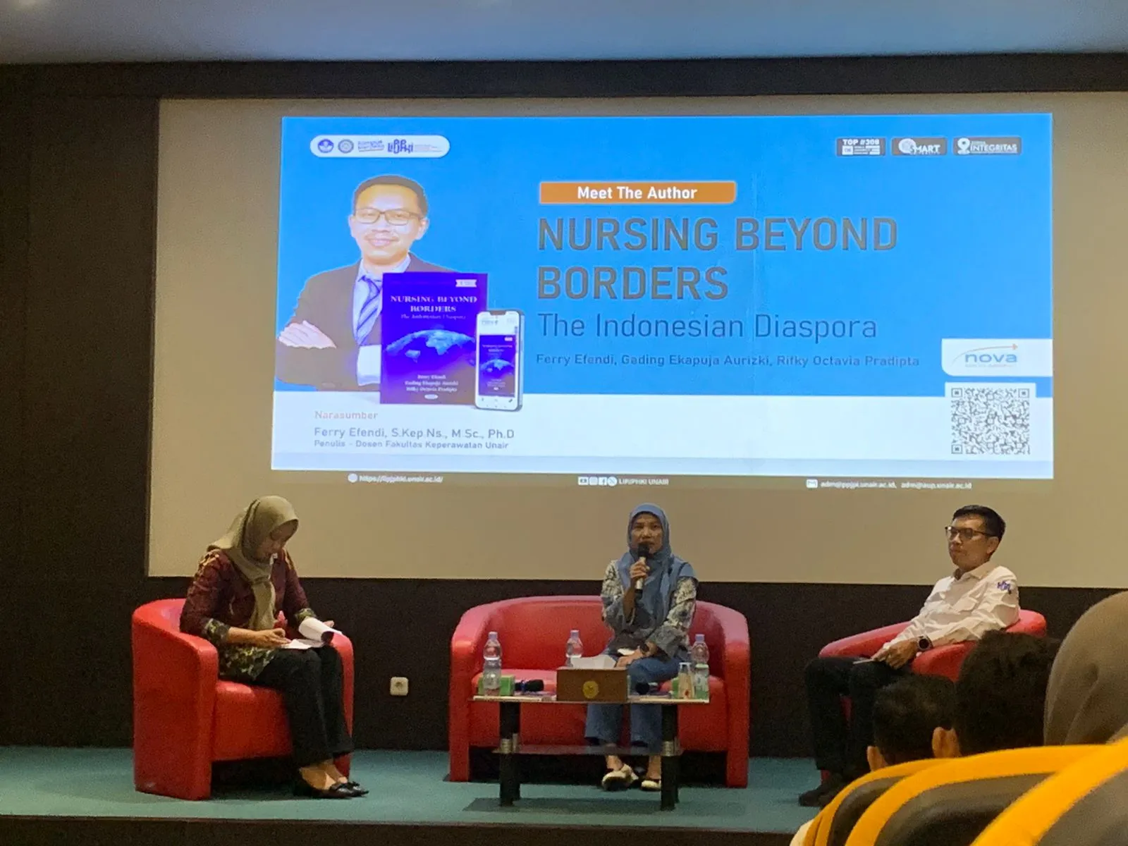 Kegiatan Seminar LIPJPHKI yang dimoderatori Lita Dwi Astari STP, dan dihadiri oleh Anna Kurniati MA PhD, serta Ferry Efendi SKep Ns MSc PhD (Foto: Yang Ramadia Nurya Syifa)