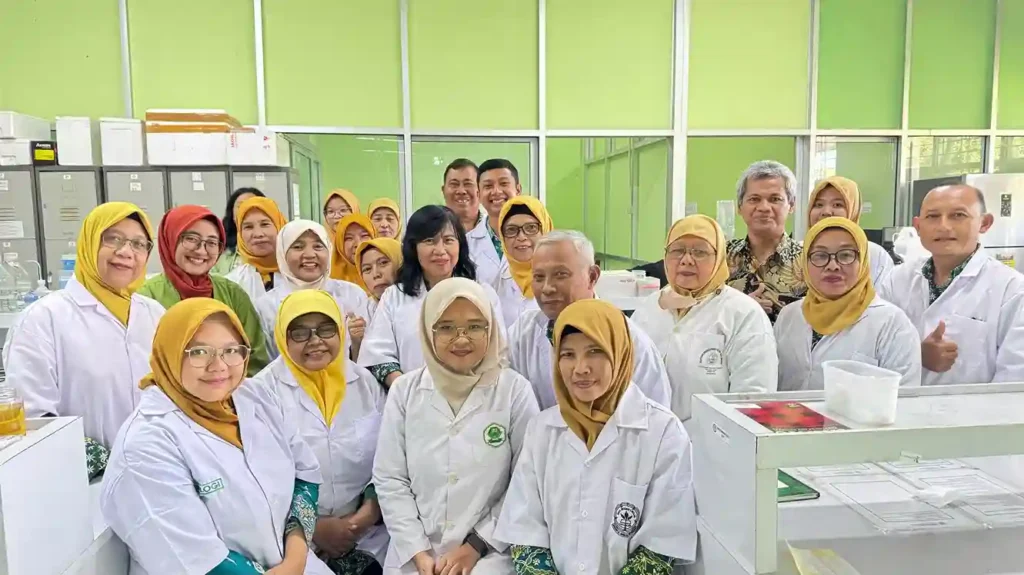 Dokumentasi setelah guru MGMP melaksanakan kegiatan praktikum (Foto: Istimewa)