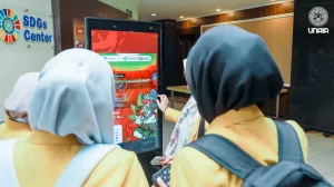 TIM PKM Riset Eksakta Universitas Negeri Padang (UNP) ikut pameran Poster digital BUBBLE ZIM (Foto: PKIP UNAIR)