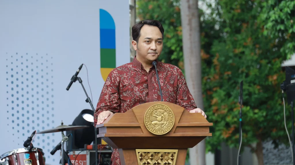 Bayu Arie Fianto SE MBA PhD selaku Ketua SDGs Center UNAIR memberikan sambutan pada SDGs Festival (Foto: PKIP UNAIR)