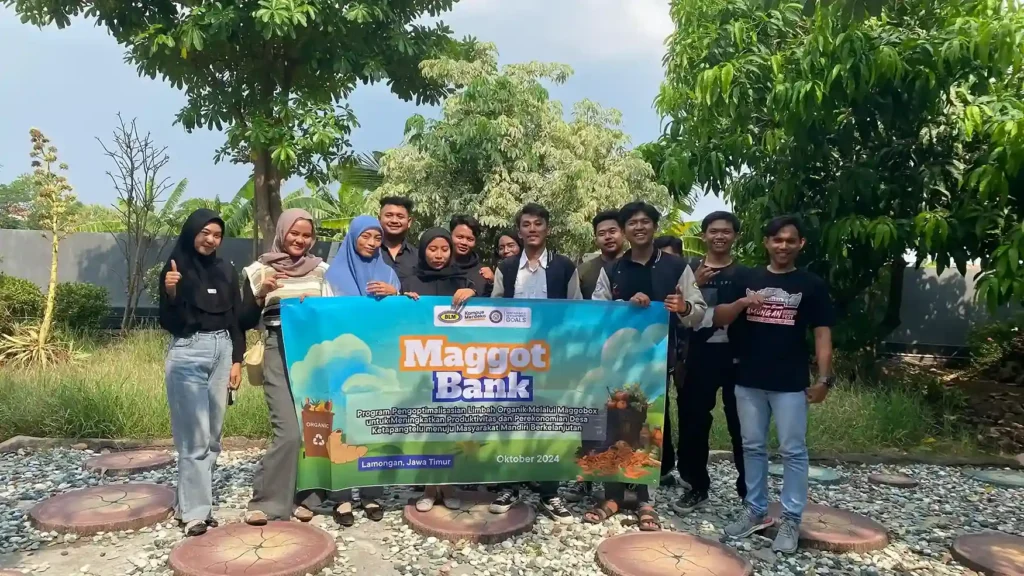 UNAIR FEB Student Legislative Body Community Service Team in Ketapangtelu Village, Lamongan Regency