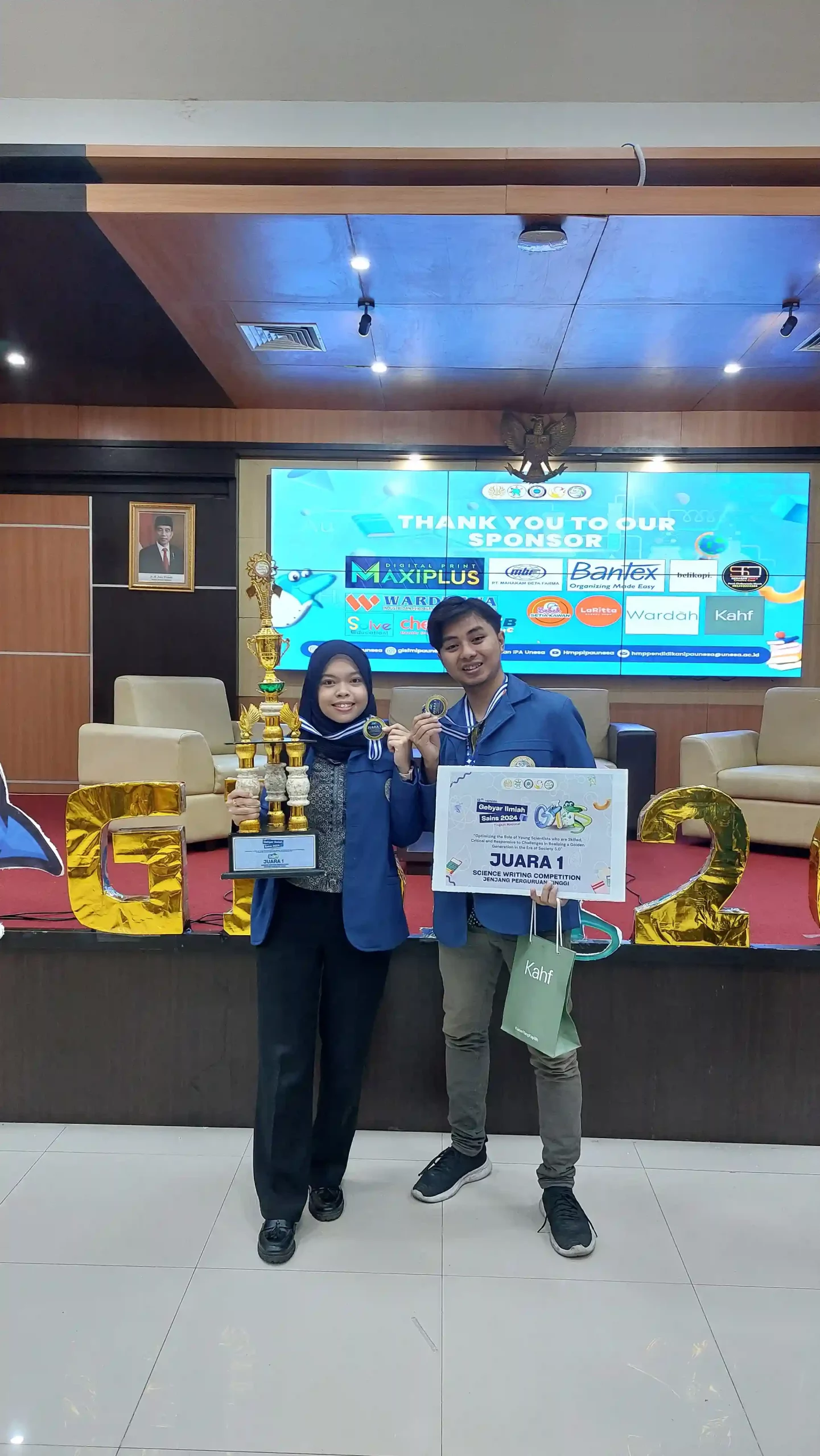 Ivone dan Iqbal raih juara 1 LKTI nasional (Foto: Dok. Narasumber)