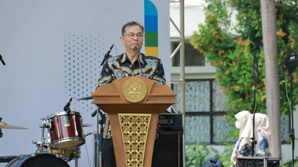 Wakil Rektor Bidang Sumber Daya UNAIR, Muhammad Madyan Dr SE MSi M Fin sampaikan sambutan SDGs Festival pada Kamis (24/10/2024) (Foto:PKIP UNAIR)