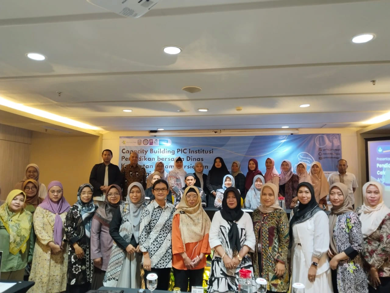 Representatives from various educational institutions in East Java pose for a group photo. (Photo: Personal documentation)