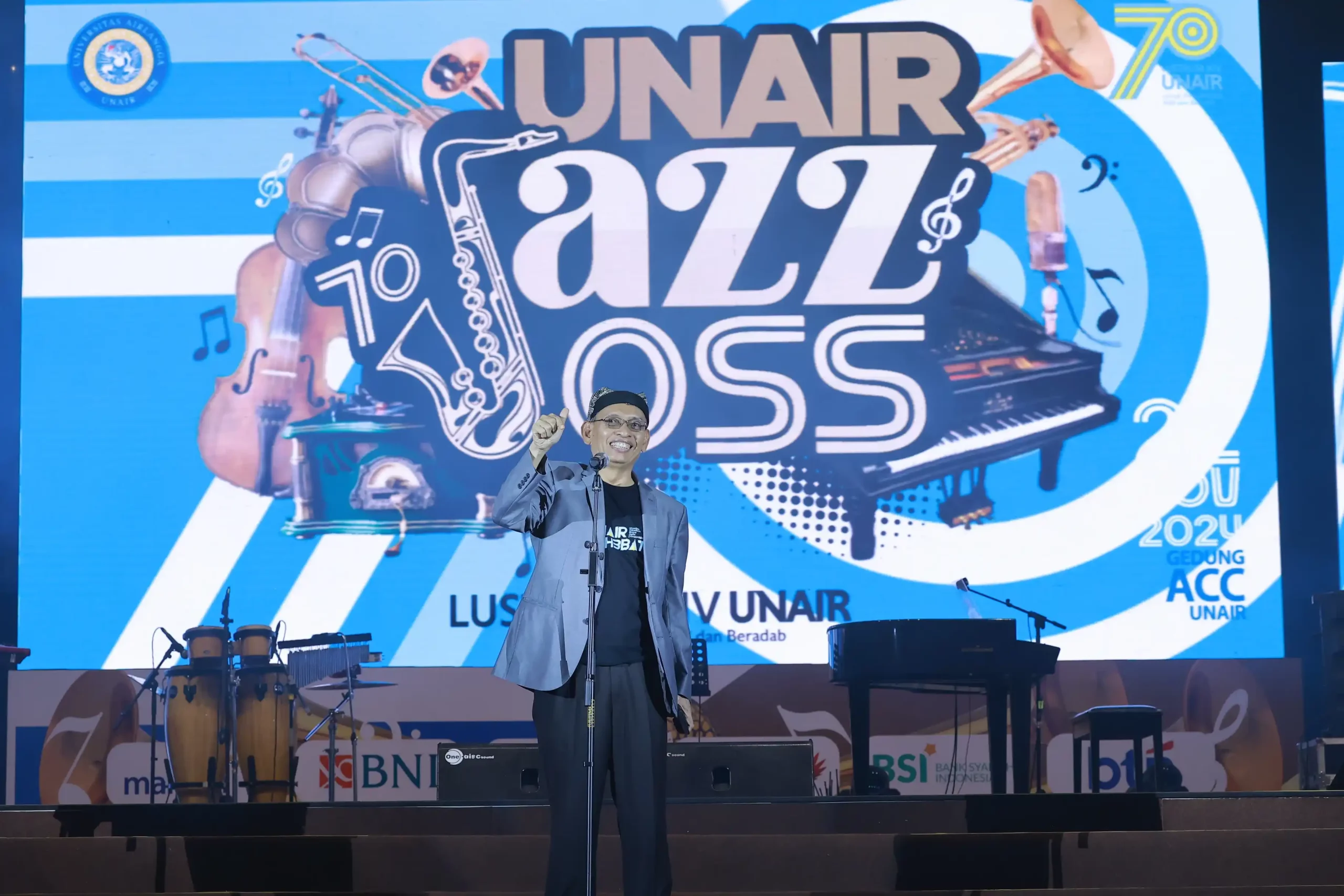 Rektor UNAIR Prof Dr Mohammad Nasih saat memberikan sambutan pada acara UNAIR JAZZ 70SS, Jumat (22/11/2024) (Foto: PKIP UNAIR)